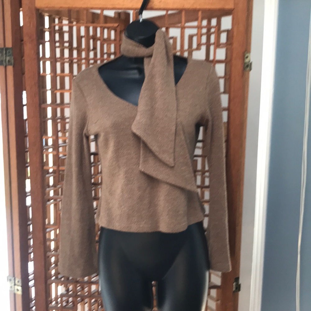 Promesa-tan sweater with necktie size L.